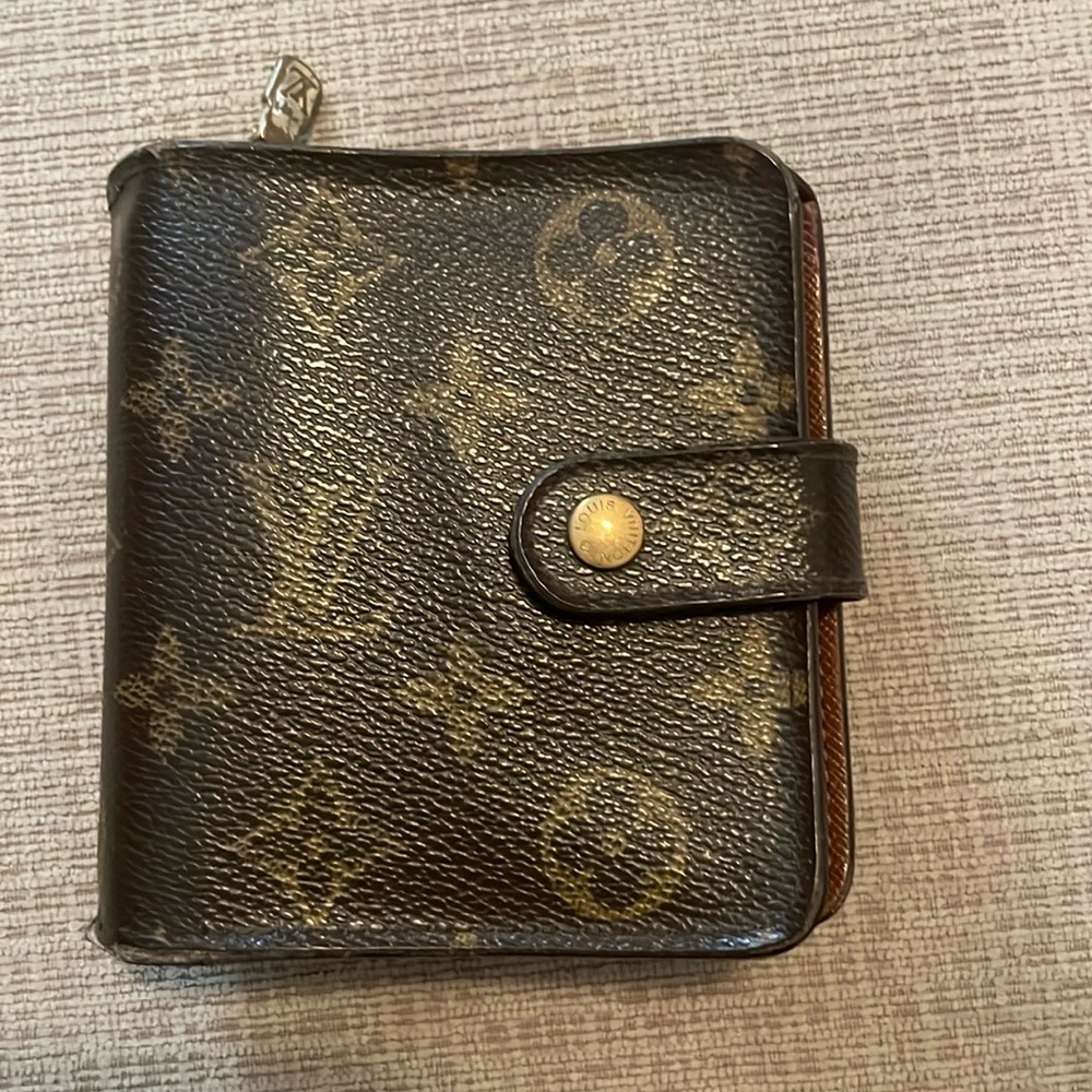 Louis Vuitton Compact Zippy Wallet